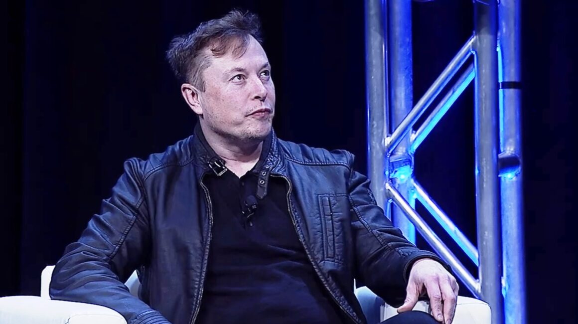 muskaph.jpg Elon Musk intră pe piața telecomunicațiilor