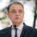 Luca Niculescu depune azi lista miniștrilor și programul de guvernare