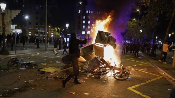 protbarcaph.jpg Centrul Barcelonei a fost scena unor proteste violente