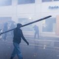 Proteste de amploare în Franța cu peste 400 de mii de oameni în stradă, violențe extreme și 1000 de arestări