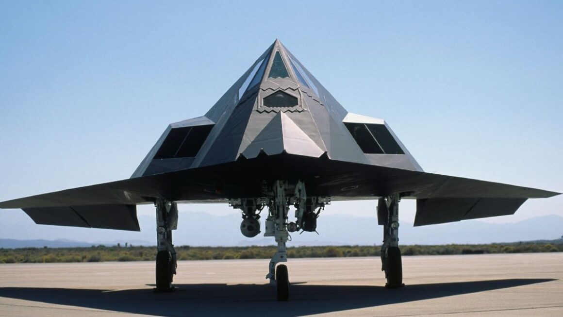Forțele Aeriene ale SUA au donat celebrul bombardier stealth F-117A Nighthawk muzeului Smithsonian