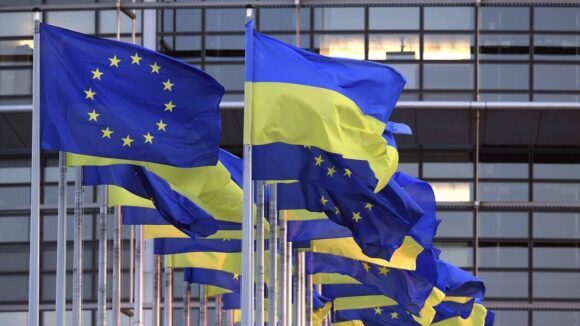 ue-ucraina.jpg UE aprobă cel mai amplu pachet de sancțiuni împotriva Rusiei