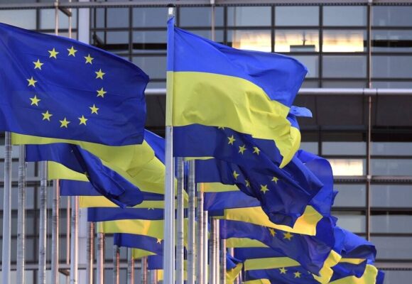 ue-ucraina.jpg UE aprobă cel mai amplu pachet de sancțiuni împotriva Rusiei