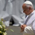 Papa Leon al XIV-lea a fost operat de cancer pulmonar, anunță Vaticanul