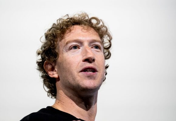 Zuckerberg și Pichai investesc 300 de mil.$i în „celula virtuală”